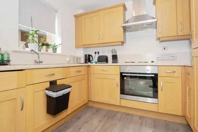 2 Bedroom Flat for Sale Ground Floor Apartment with Parking