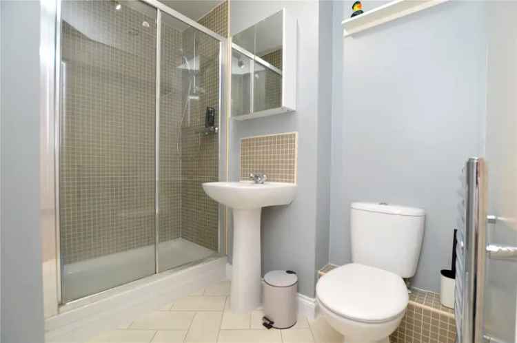 Four Bedroom End Townhouse Near Leeds and Bradford