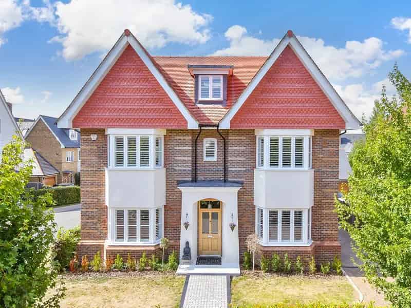 5 bedroom detached house for sale