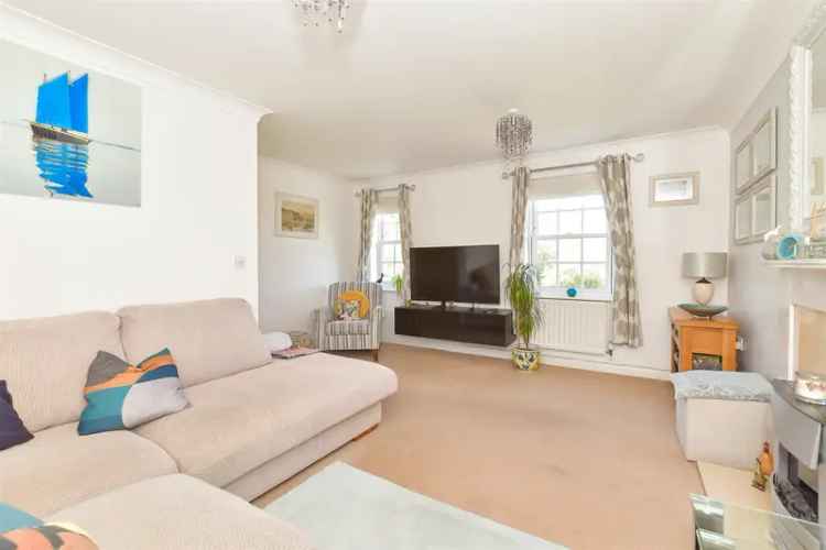 3 Bedroom Detached House for Sale in Denmead
