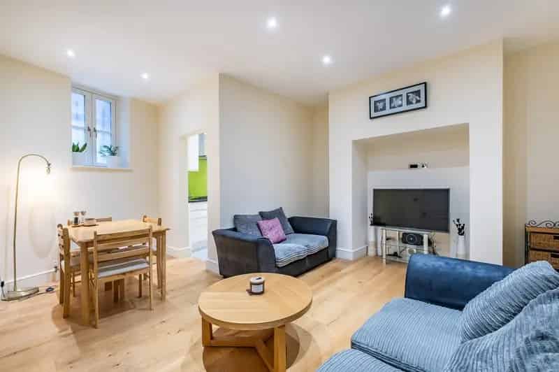 2 Bedroom Flat for Sale in West Kensington