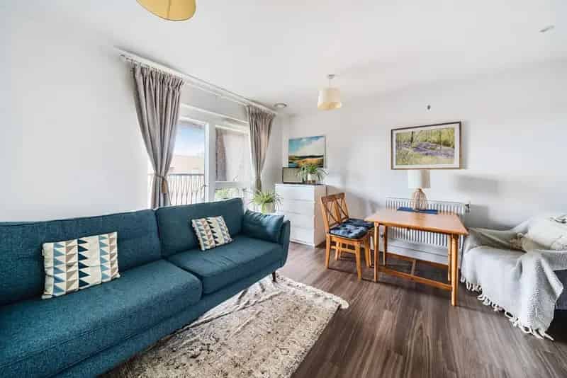 2-Bedroom Contemporary Apartment near Ladywell Fields and Catford Station