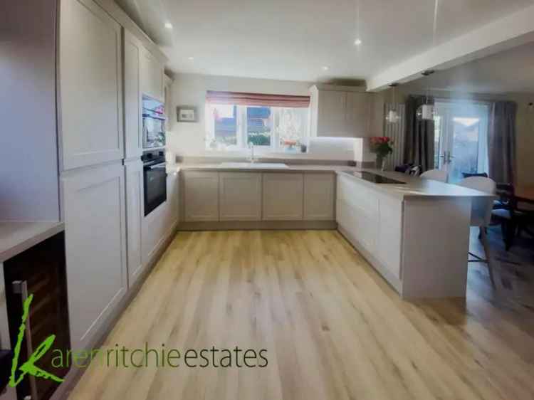 4 Bedroom Detached House for Sale Waterslea Drive