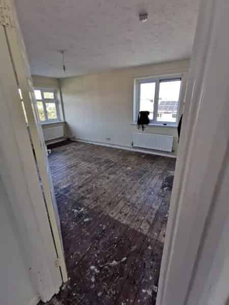 Spacious 2 Bedroom Flat with Large Loft and Garden