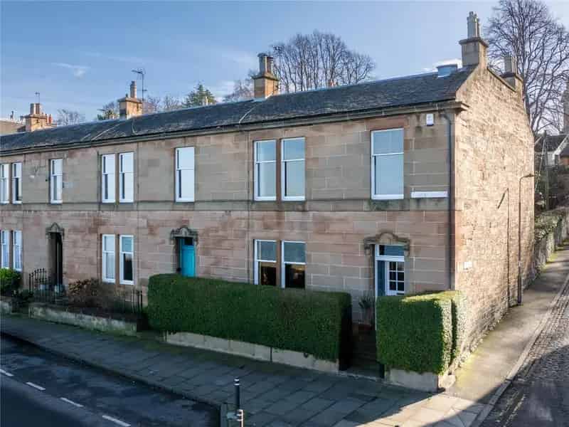 4 Bedroom End Terrace House with Firth of Forth Views