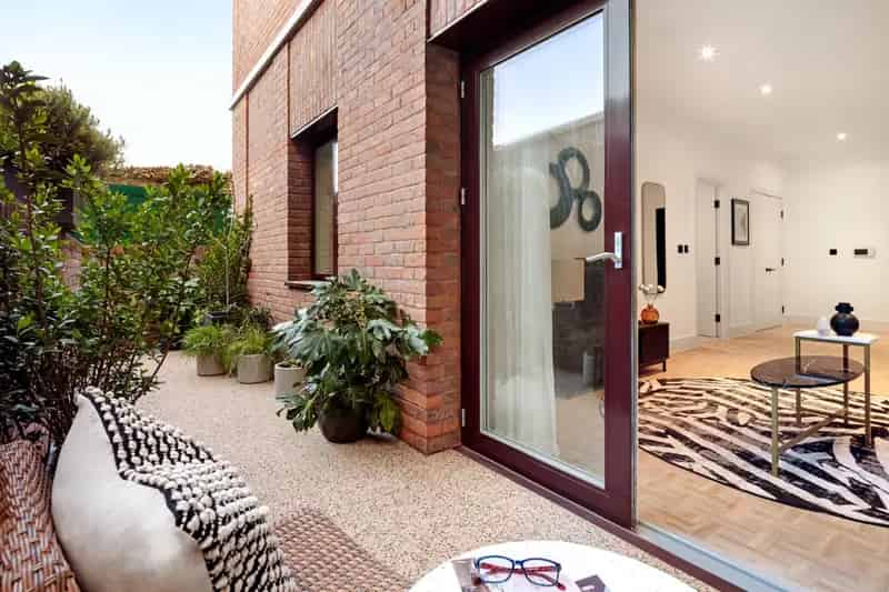 One Clapham 1-Bed Apartment with West-Facing Balcony