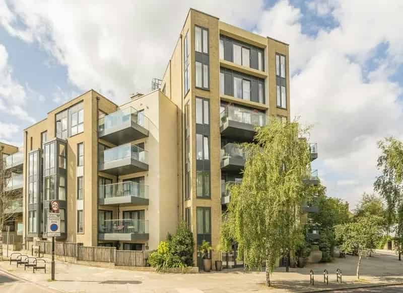 2 Bed 2 Bath Apartment with Balcony Parking and Concierge