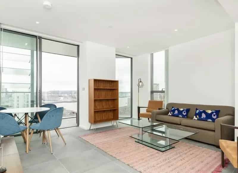 1-Bed Apartment Canary Wharf River Views Gym Concierge