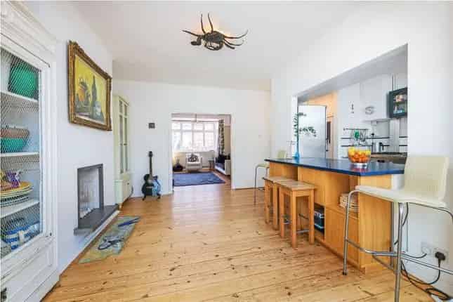 5 Bed Semi-Detached House for Sale Blenkarne Road London SW11
