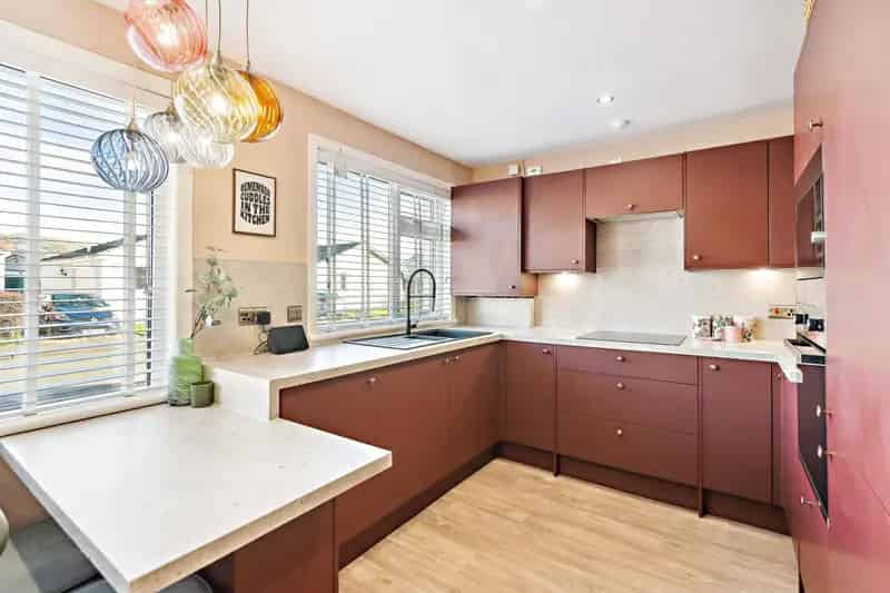 Causewayhead Semi-Detached Bungalow - 2 Beds, Modern Shower Room, Off-Street Parking