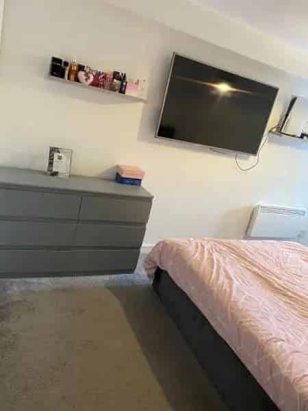 Large 1 Bedroom Flat Near Town Seafront Pets Accepted