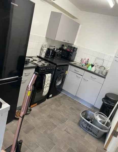 Flat For Rent in Southend-on-Sea, England