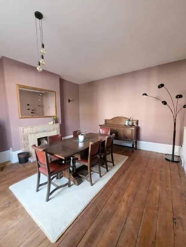 5 bed house for sale