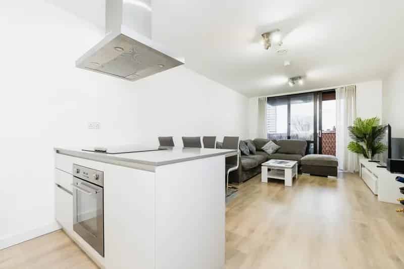 Luxury One-Bedroom Apartment with Balcony in New Garden Quarter