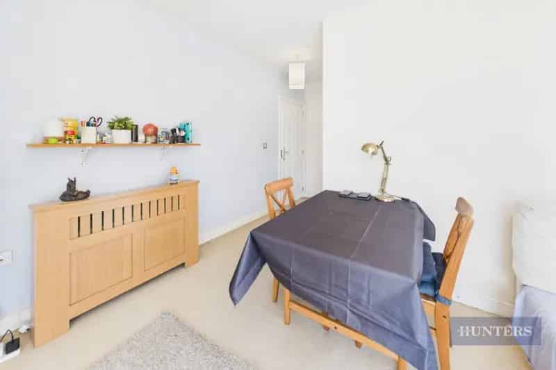2 Bedroom Flat For Sale Central Location
