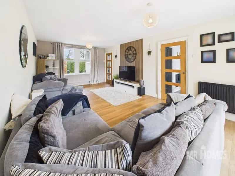 4 Bed Semi Detached House For Sale