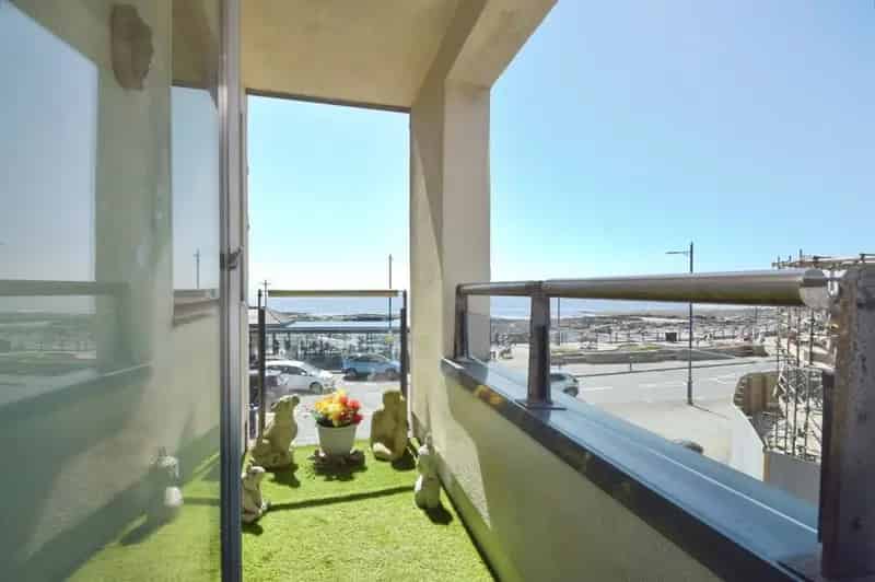 Seafront 1 Bedroom Apartment with Stunning Sea Views