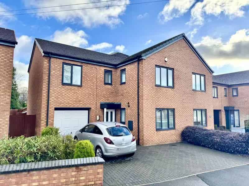 4 Bedroom End Terrace House for Sale Pype Hayes