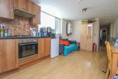 2 Bed Furnished Flat Cardiff July 21st Available
