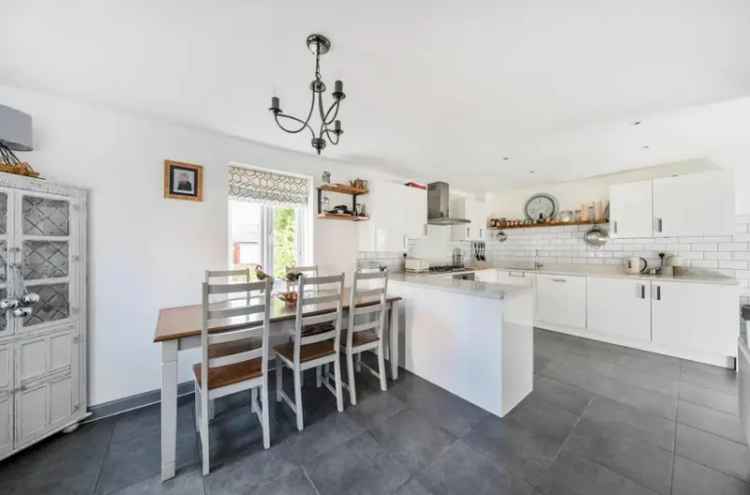 5 Bedroom Detached House for Sale Biddenham