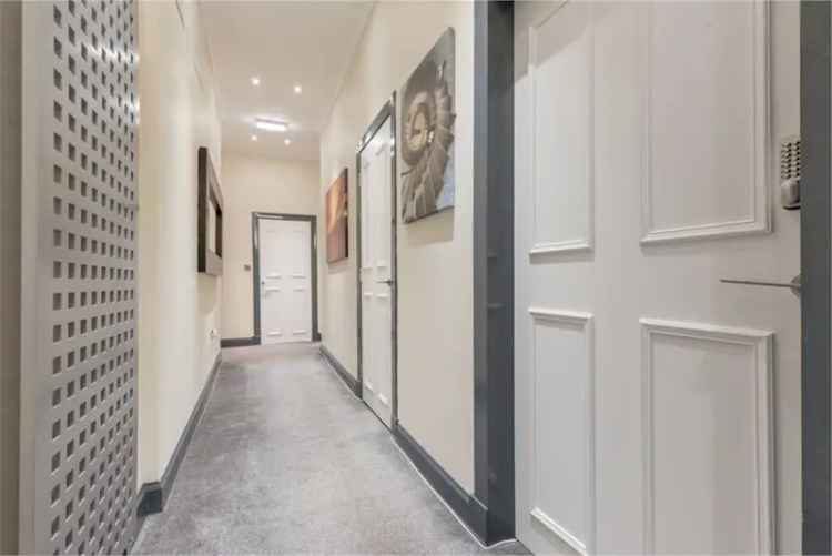 3 Bed Flat - Maindoor with 1 Reception Room