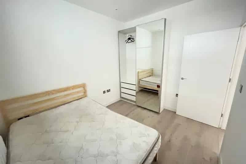 One Double Bedroom Apartment Near Harlow Station