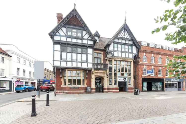  For Rent in Queen Street, Salisbury, England