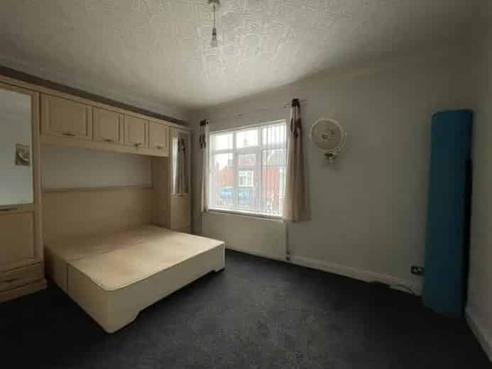 2 Bed Mid Terraced House Zero Deposit Available