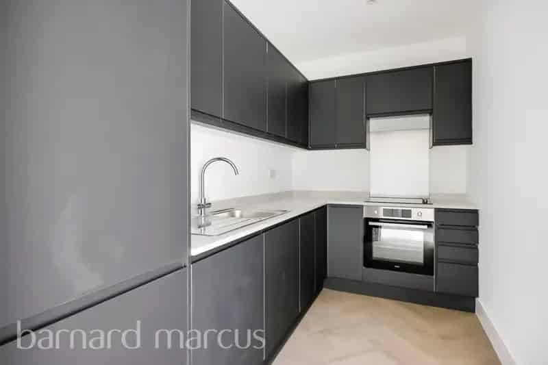 Newly Converted Flat near East Croydon Station