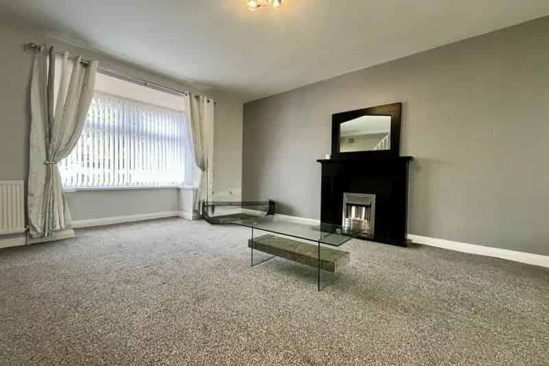 3-Bedroom House Near Pudsey - Recently Renovated
