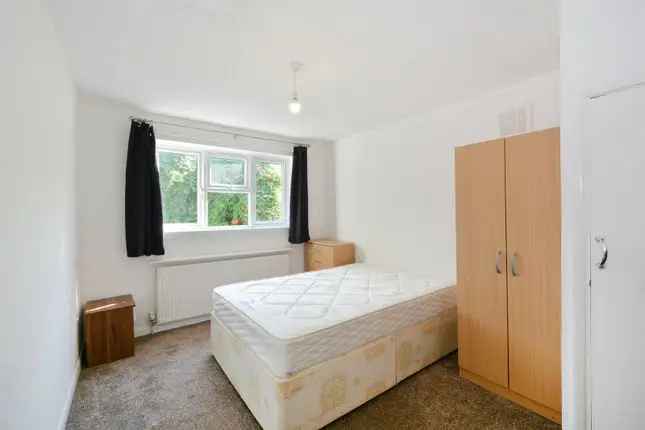 Terraced house to rent in Antill Road, London E3