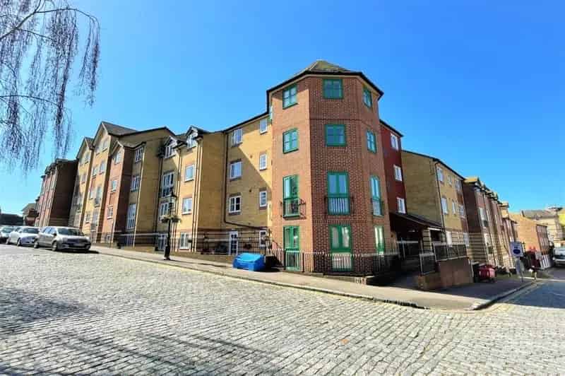 1 bedroom  Flat for sale, Folkestone, Kent, CT20