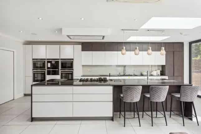 5 Bedroom Semi Detached House Thornton Road London