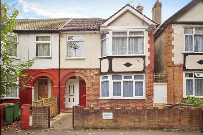 Two-Bedroom Maisonette Manor Park First Time Buyers Investors