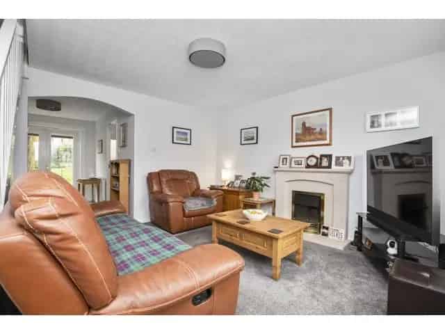 3 Bedroom Semi-Detached House with Pentland Views