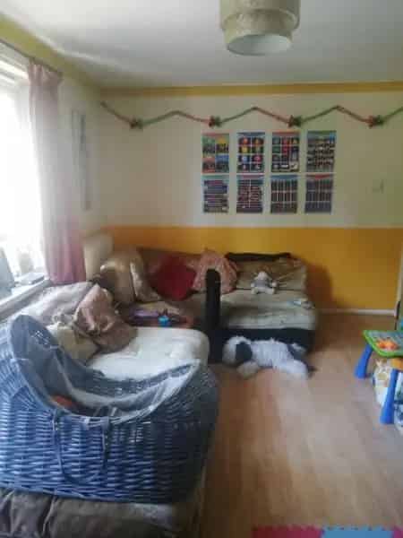2 Bed Flat 3rd Floor Lift Communal Garden Balcony Right to Buy