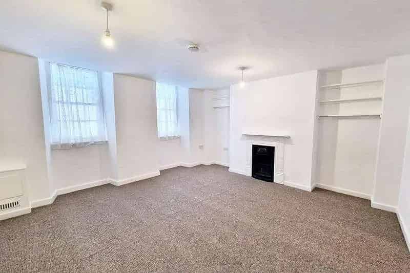 1 Bed Flat for Sale Bridport CASH BUYERS ONLY Grade II Listed