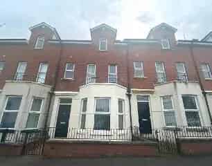 4 Bedroom Townhouse Near Lurgan Park Available August 2025