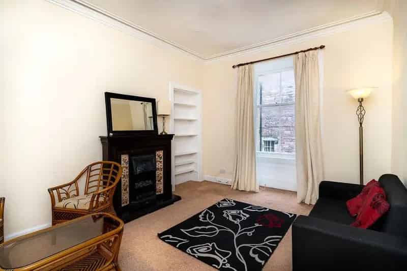 1 Bedroom Furnished Flat Edinburgh - Gas Central Heating Permit Parking