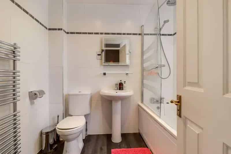 4 Bed Detached House for Sale Near Village Shops