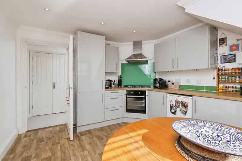 Two Bedroom Penthouse Flat Eastbourne Stunning Views Allocated Parking