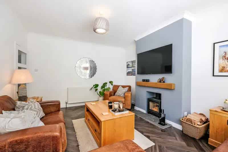 3 Bed Semi Detached House with Garage and Office