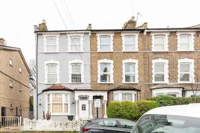 Terraced House to Rent in London E5