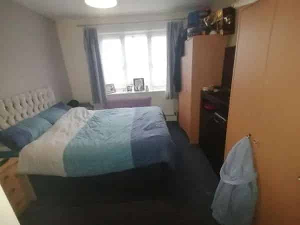 Third Floor Flat with Parking and Open Plan Living