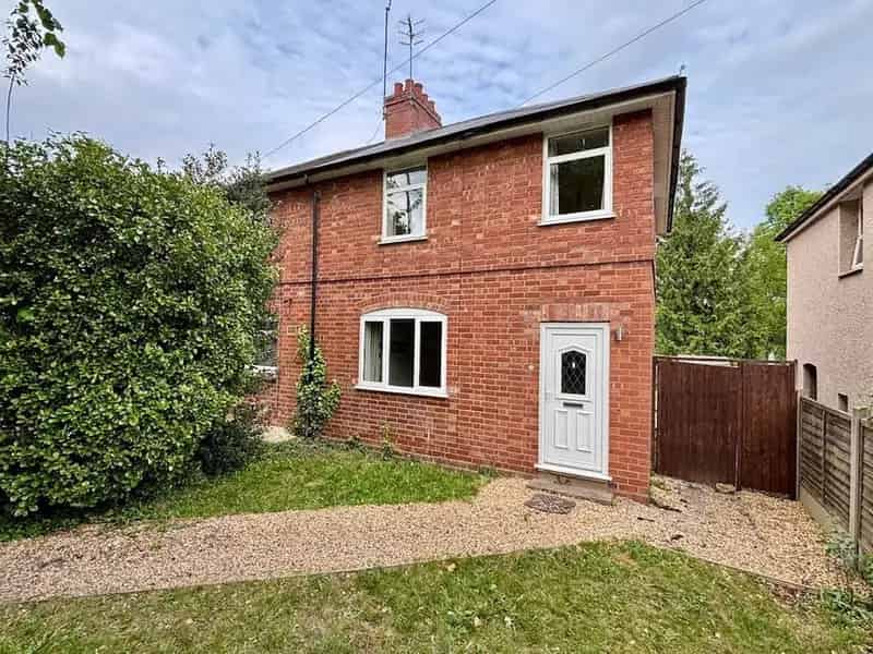 3 Bedroom Semi Detached House for Sale Worcester WR5