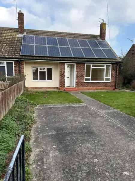 1 Bed Bungalow Colchester Large Drive Garden Near Doctors Surgery