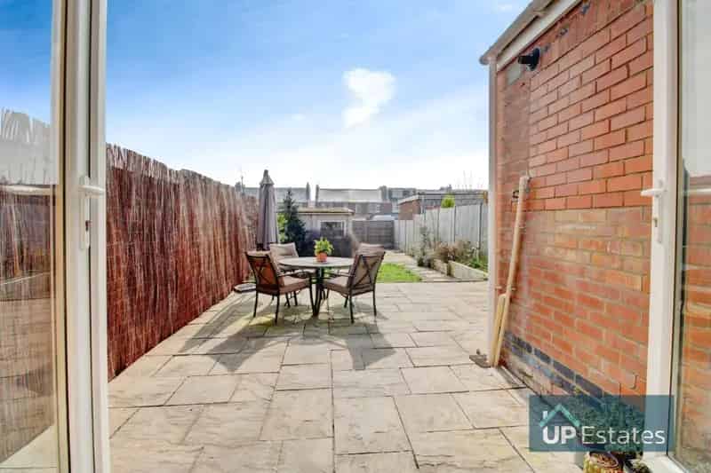 3 Bedroom End of Terrace House to Rent