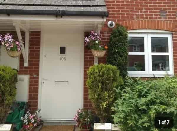 Modern Mid Terrace House Near Amenities and Schools