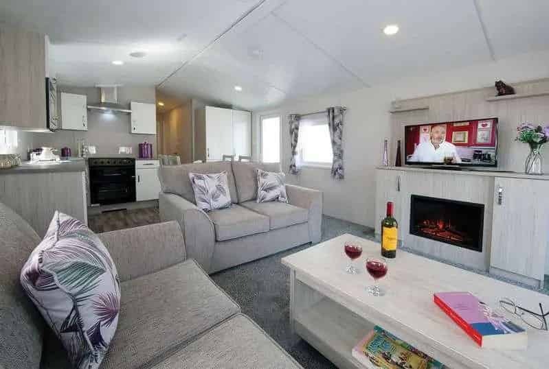 2 Bed Holiday Home for Sale Near Tranquil Pond