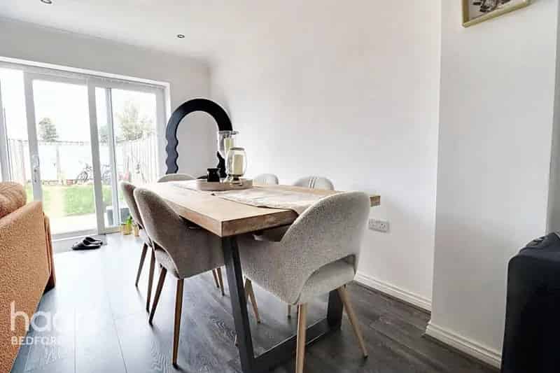 3 Bedroom Semi-Detached House for Sale in Bedford